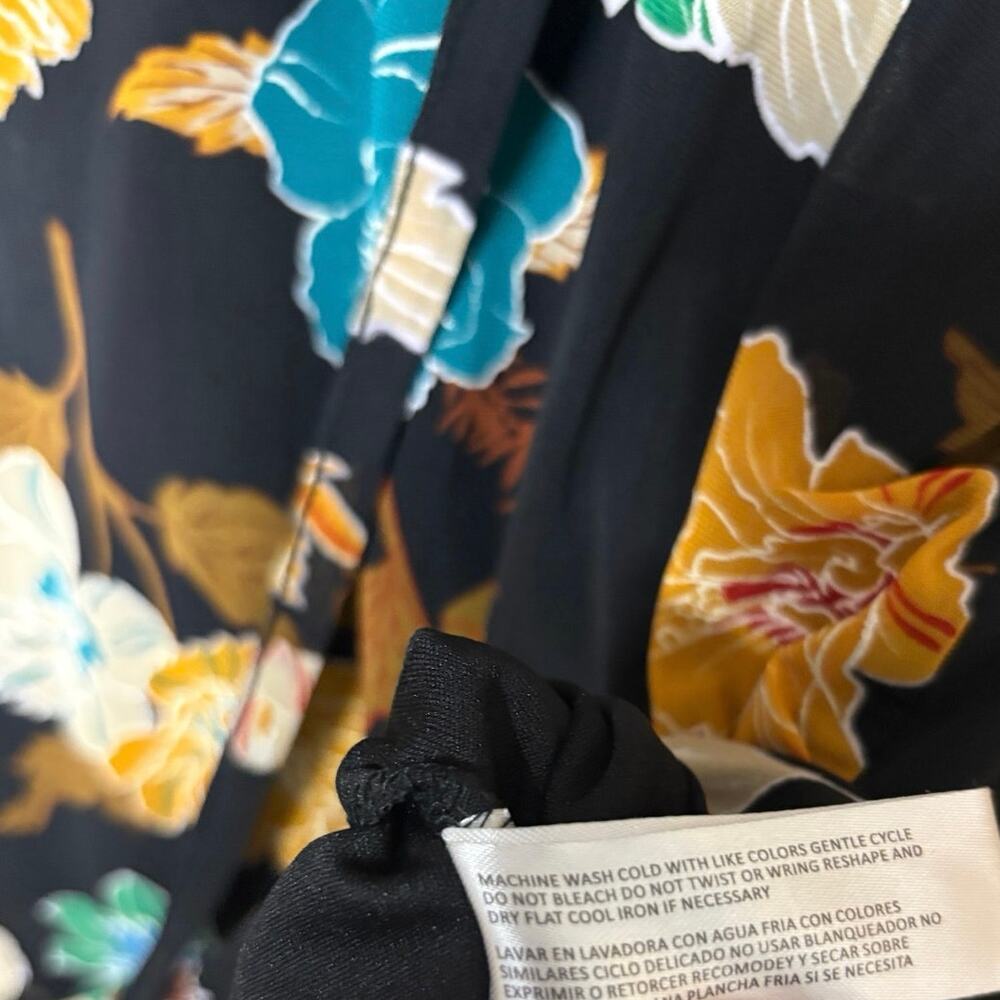 By Design Floral Blouse Size Small - Picture 8 of 8